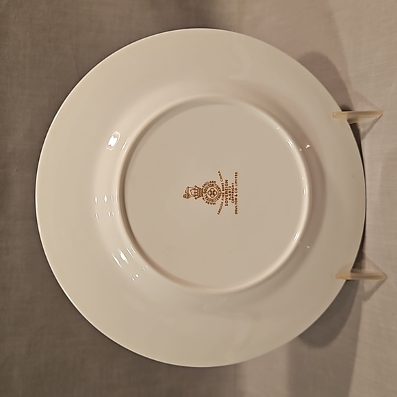 NEW Royal Doulton Sovereign H 4973 Four Piece Place Setting - Picture 7 of 16